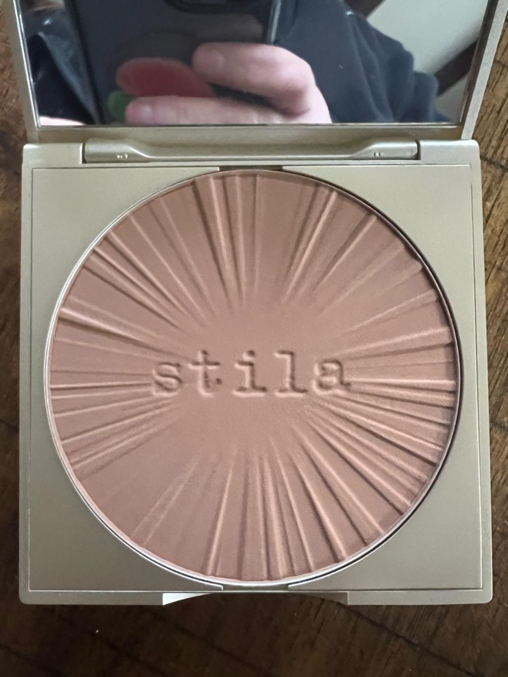 Stila Bronzing Powder in Light